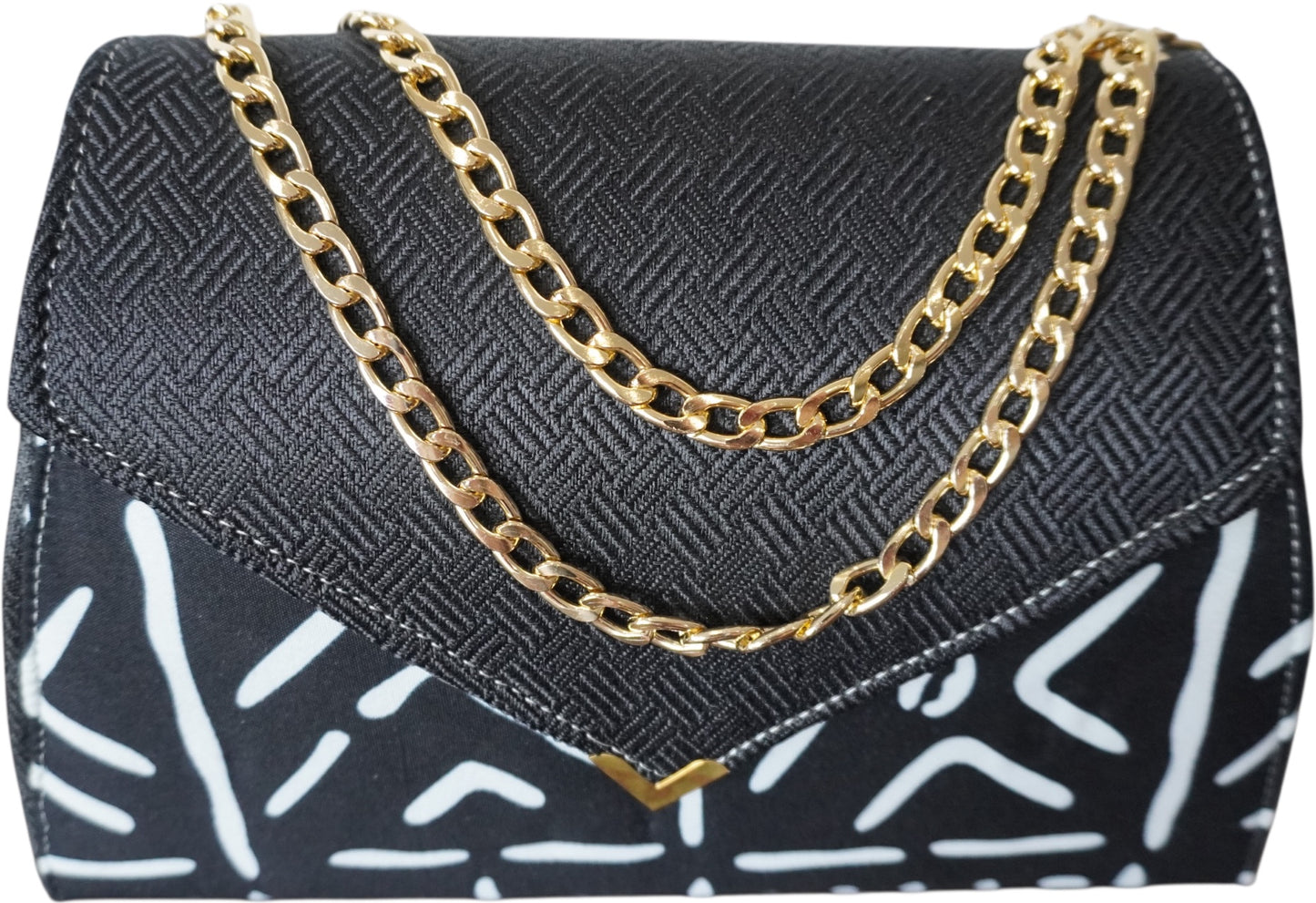 Monochrome Majesty: Black Fabric Handbag with African Print and Gold Chain – Limited Edition !